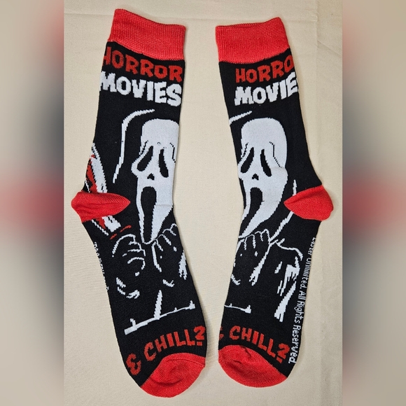 Ghostface "Horror Movies & Chill?" Graphic Men's Socks NEW - Picture 3 of 5